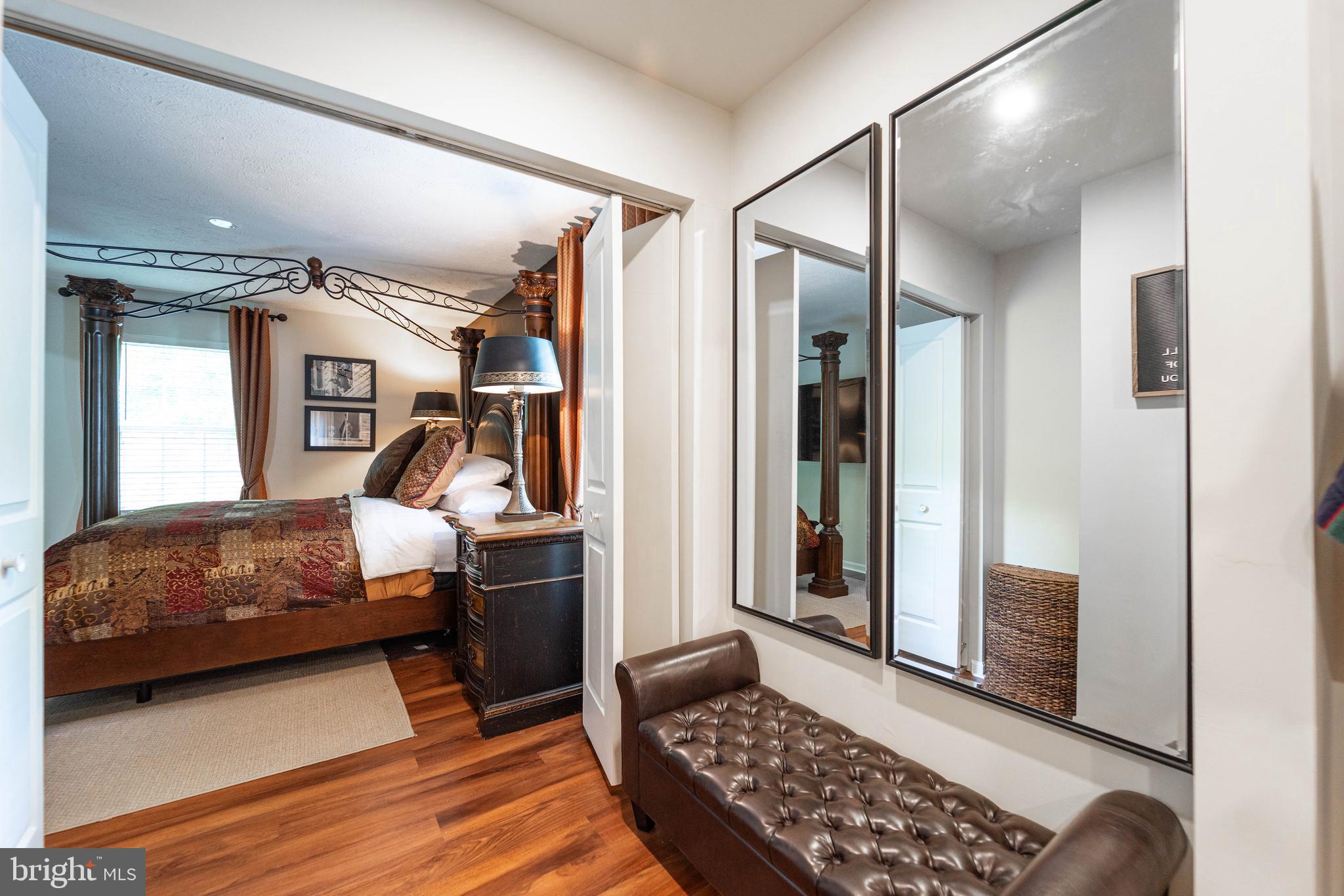 SHANNON SQUARE - Residential