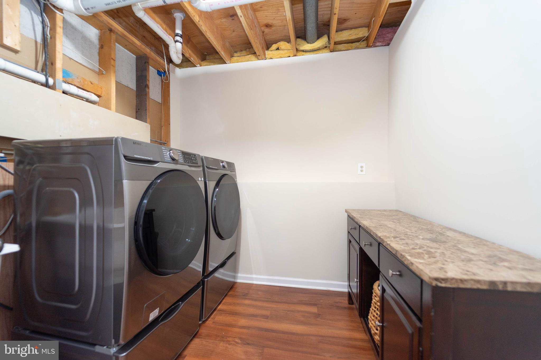 SHANNON SQUARE - Residential