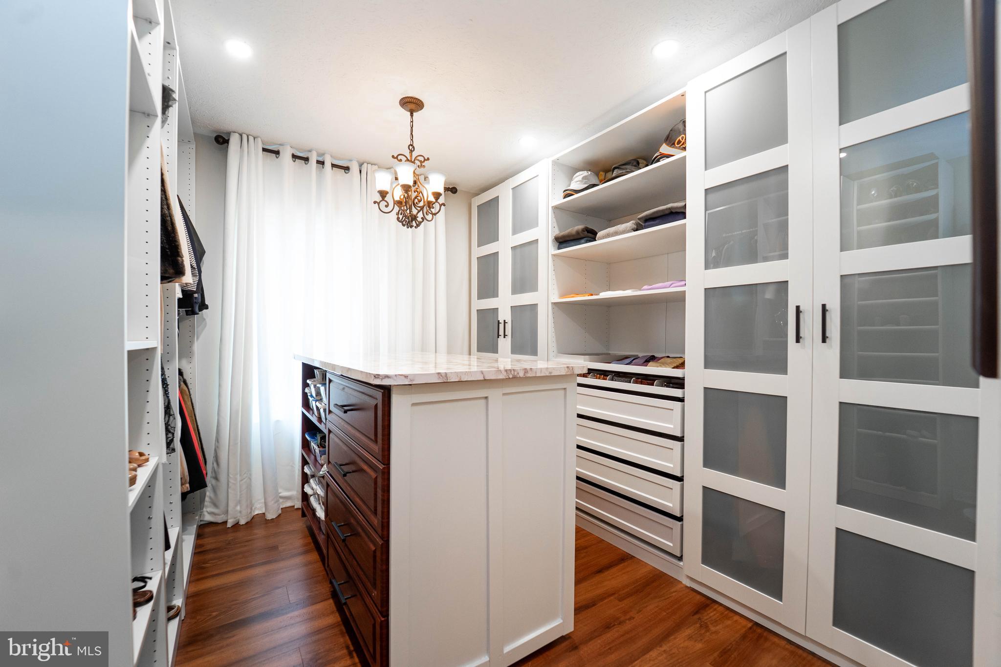 SHANNON SQUARE - Residential