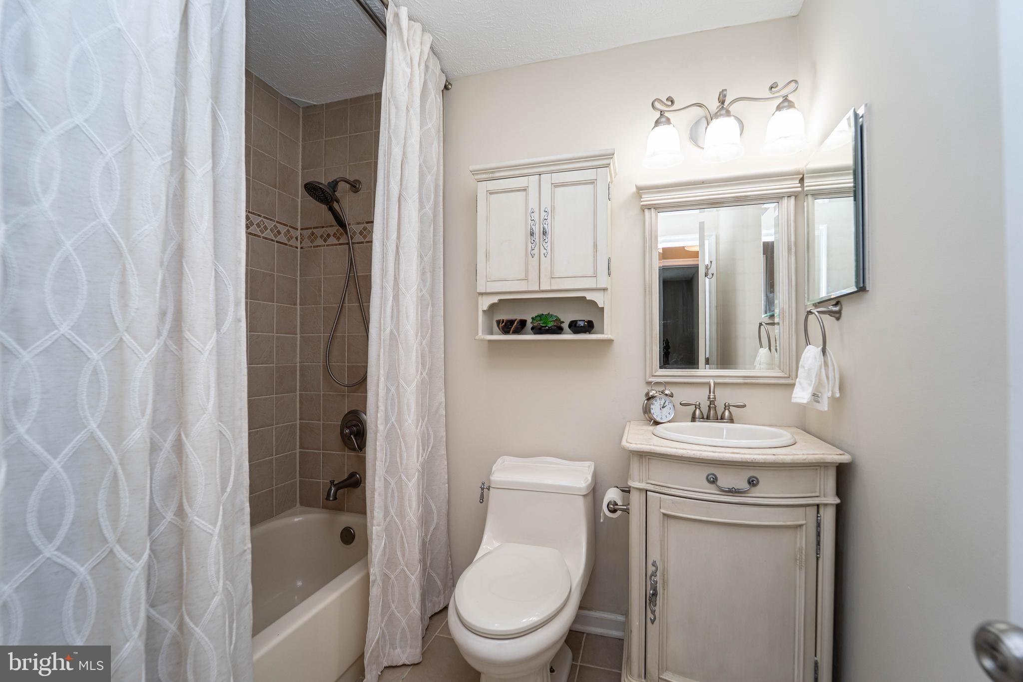 SHANNON SQUARE - Residential