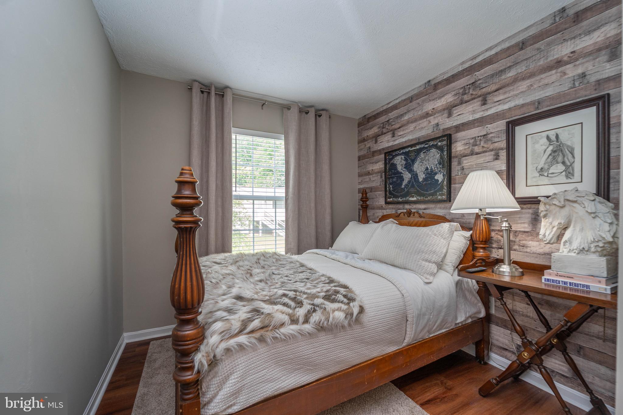 SHANNON SQUARE - Residential