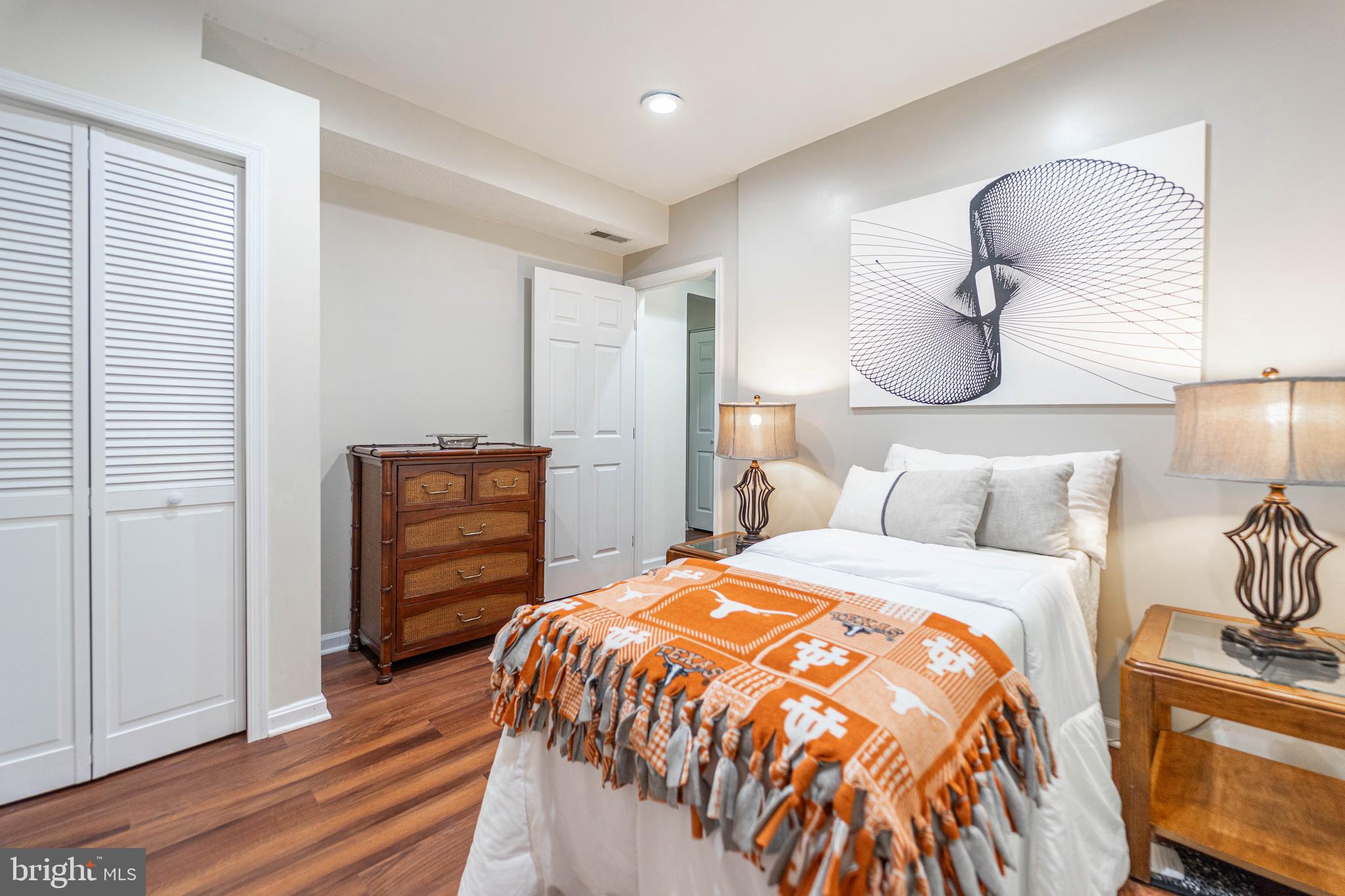 SHANNON SQUARE - Residential