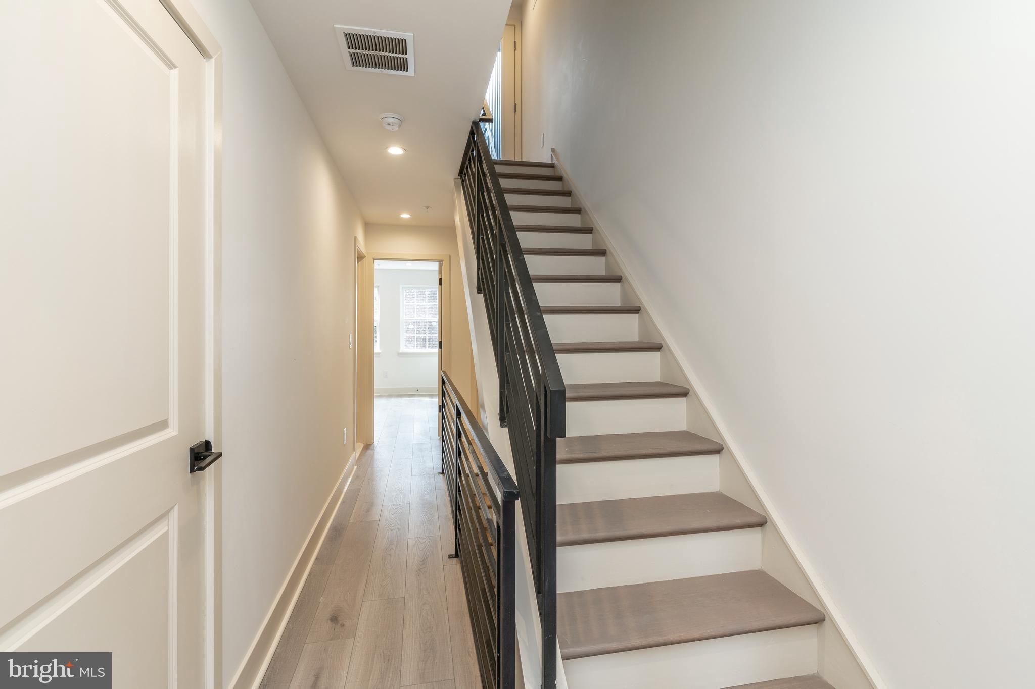 QUEEN VILLAGE - Residential Income