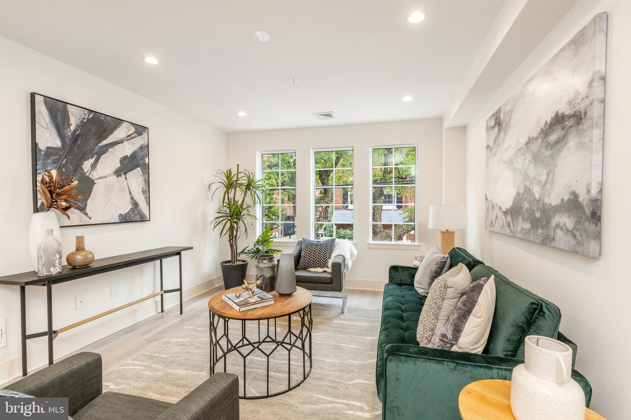 QUEEN VILLAGE - Residential Income