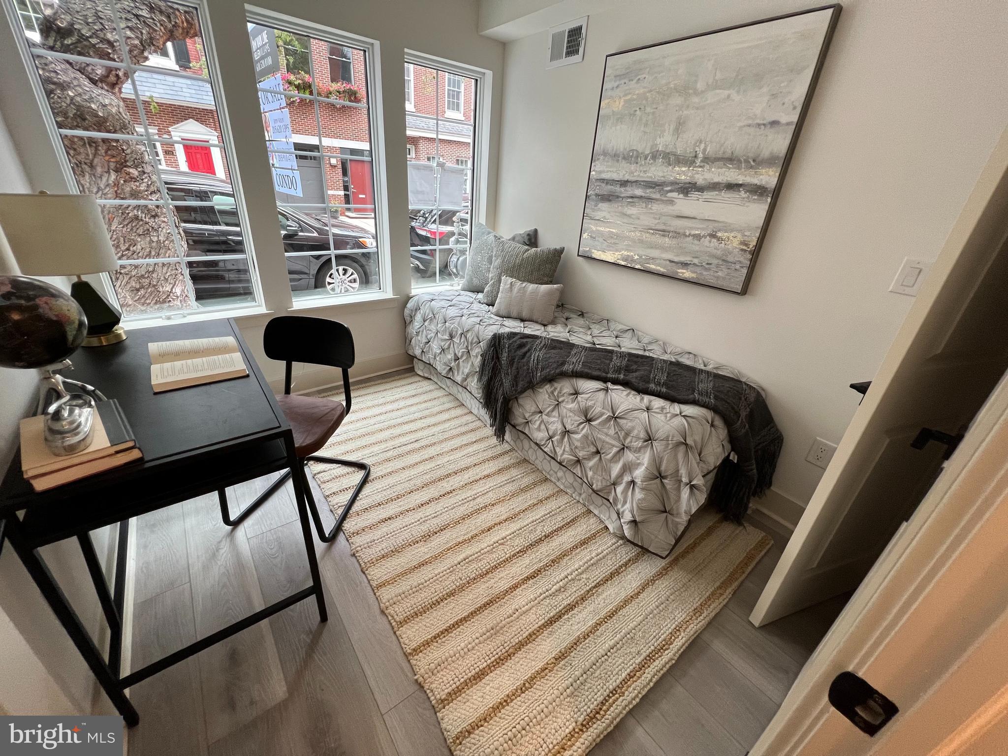 QUEEN VILLAGE - Residential Income