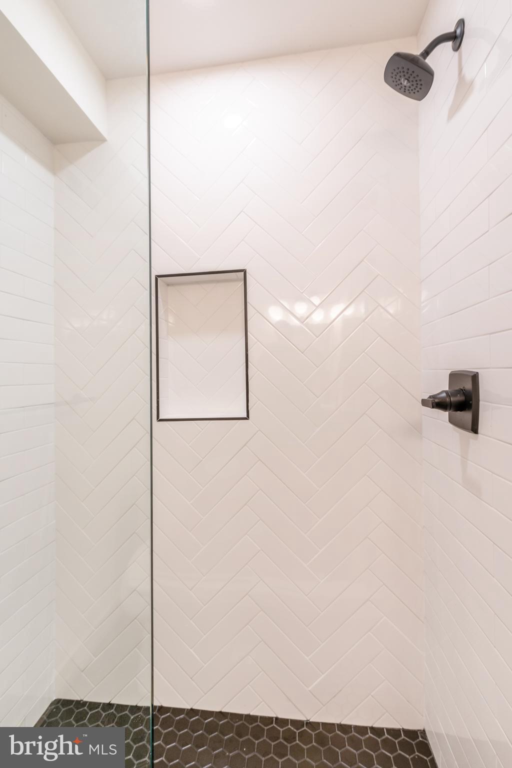 QUEEN VILLAGE - Residential Income