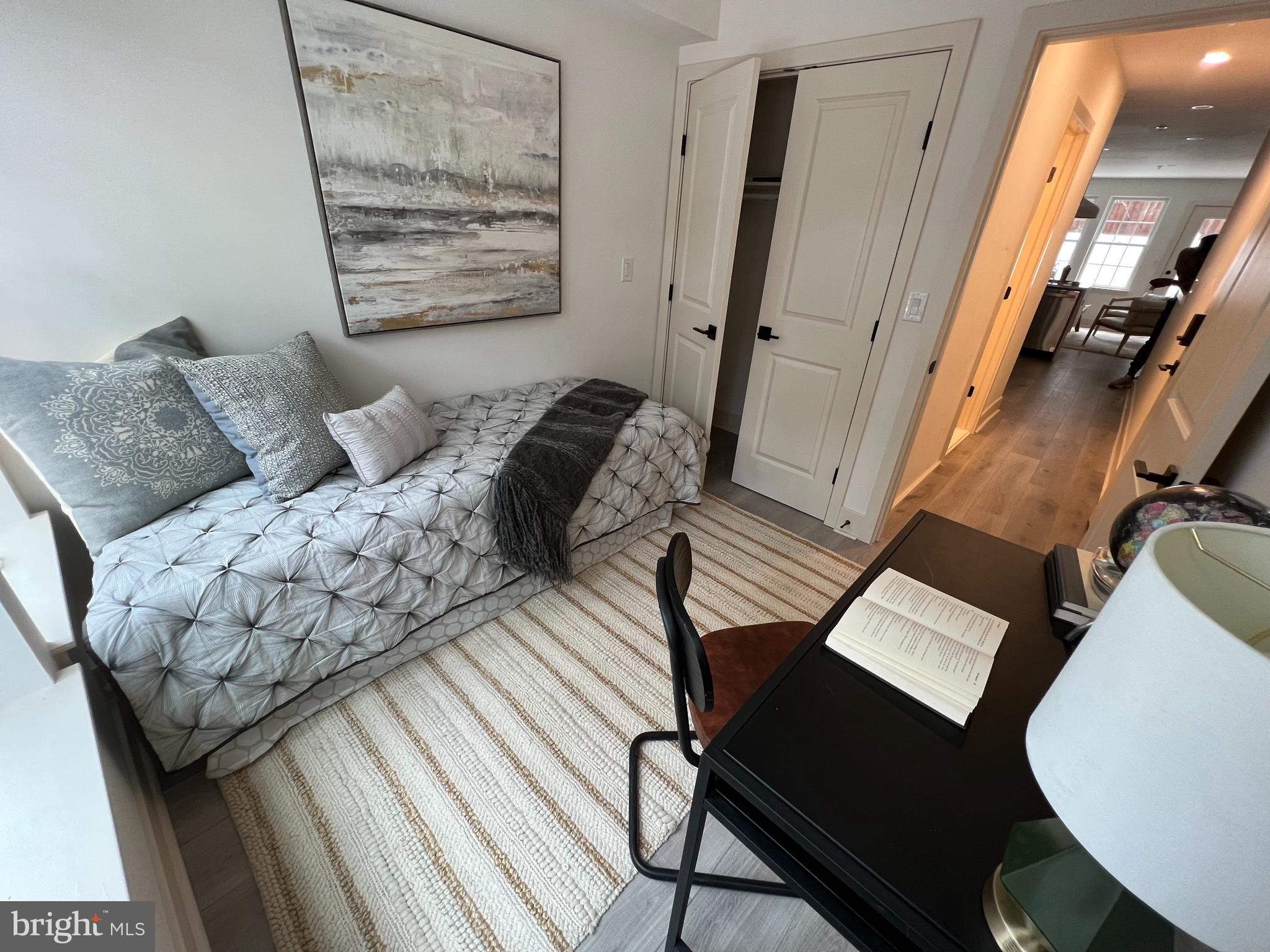 QUEEN VILLAGE - Residential Income