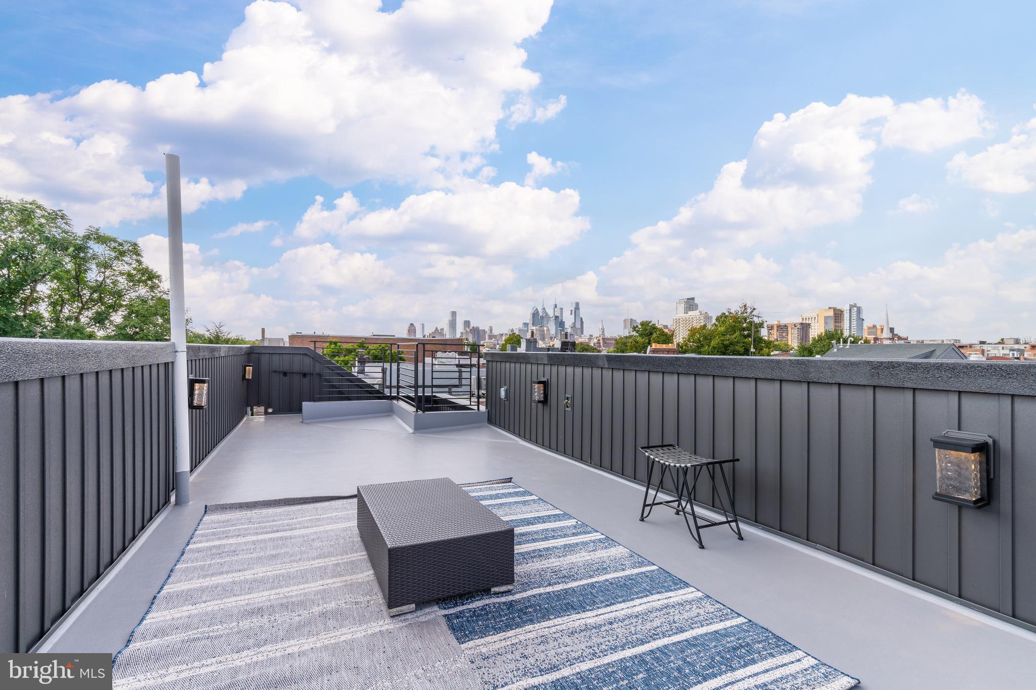 QUEEN VILLAGE - Residential Income