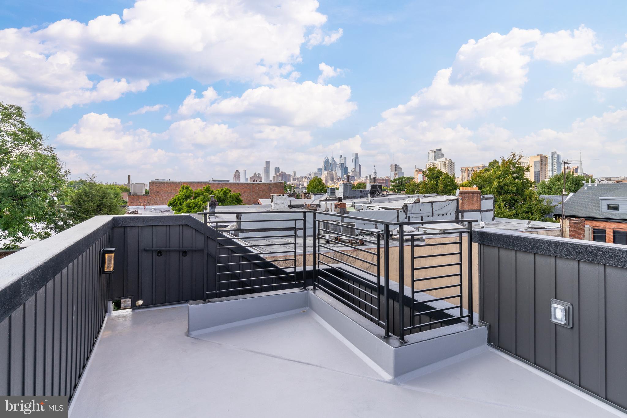 QUEEN VILLAGE - Residential Income