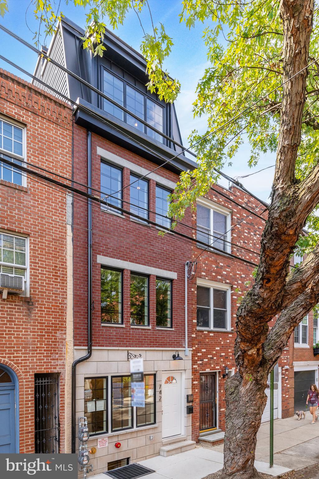 QUEEN VILLAGE - Residential Income