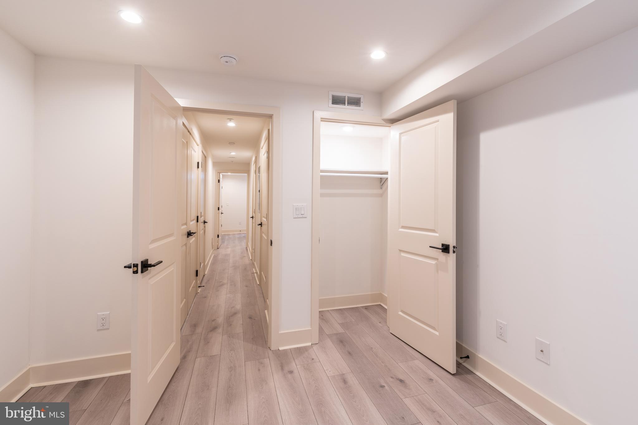 QUEEN VILLAGE - Residential Income