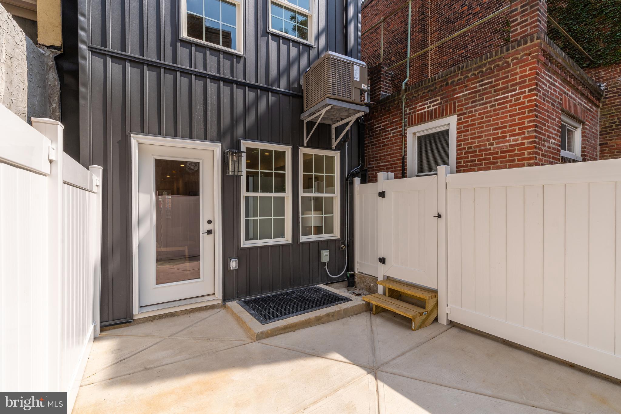 QUEEN VILLAGE - Residential Income