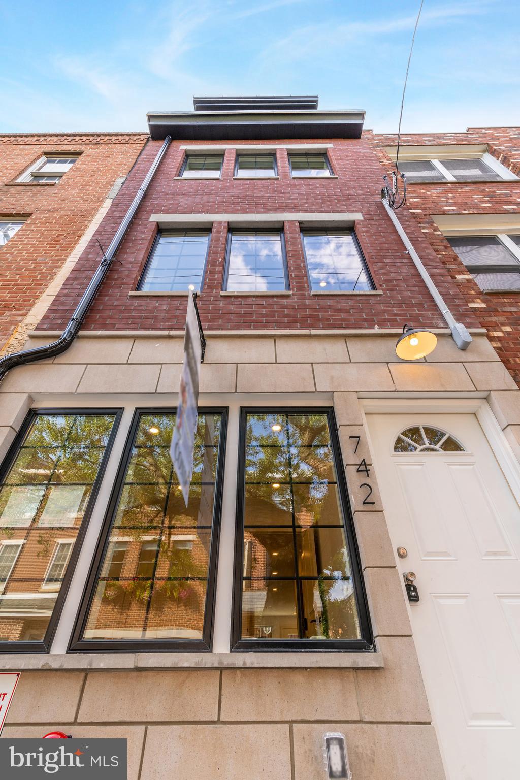 QUEEN VILLAGE - Residential Income