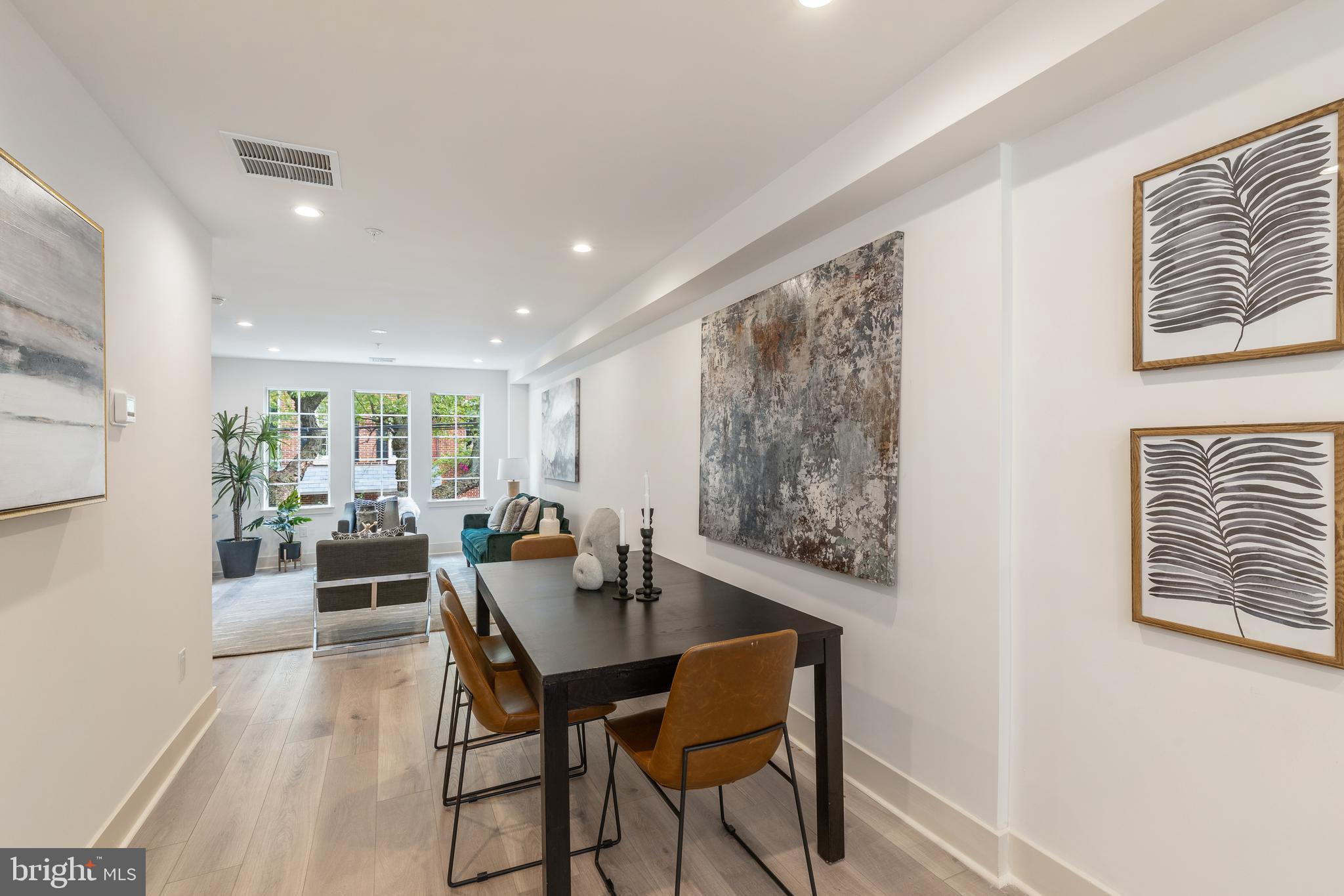 QUEEN VILLAGE - Residential Income