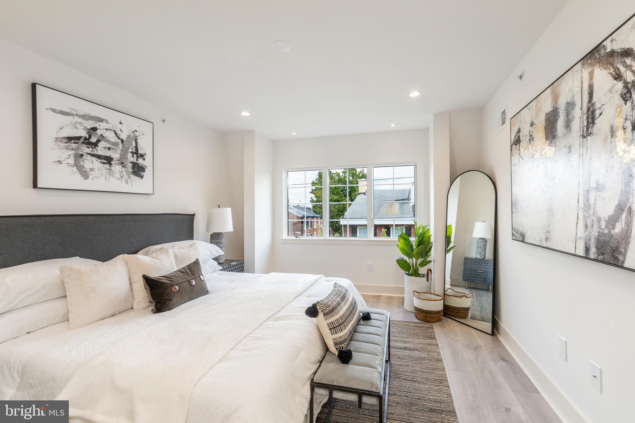 QUEEN VILLAGE - Residential Income