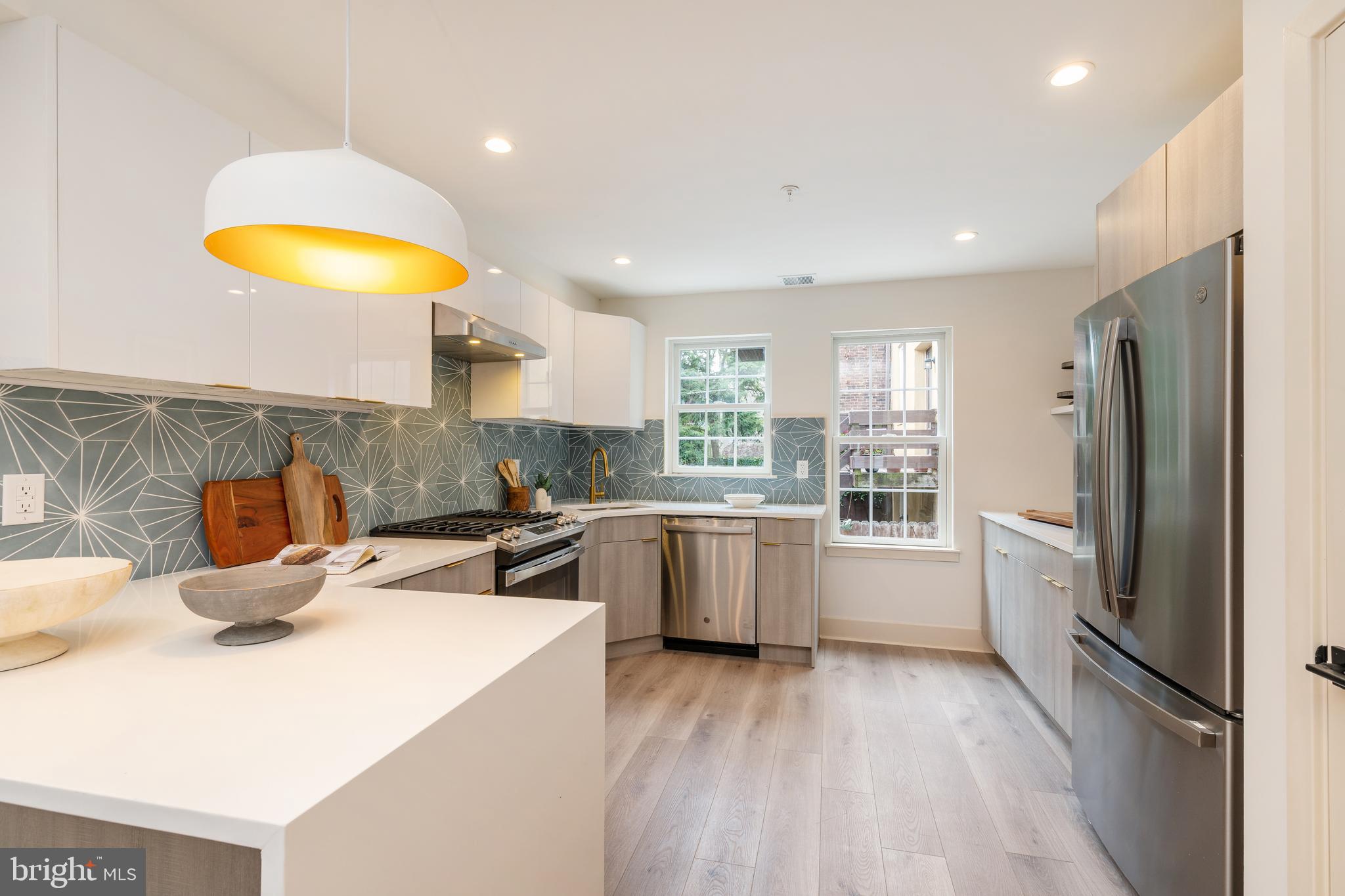 QUEEN VILLAGE - Residential Income