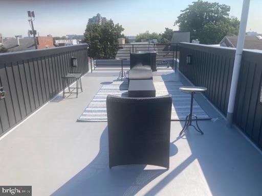 QUEEN VILLAGE - Residential Income