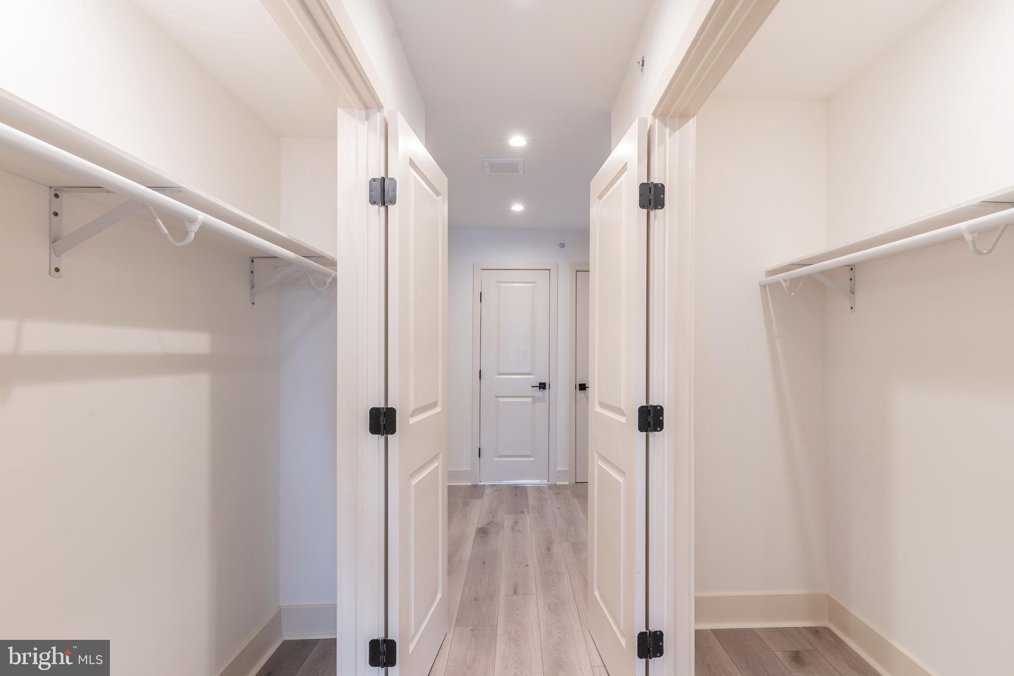 QUEEN VILLAGE - Residential Income