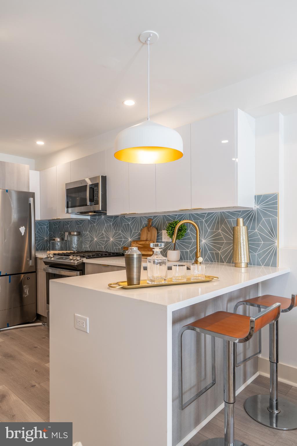 QUEEN VILLAGE - Residential Income