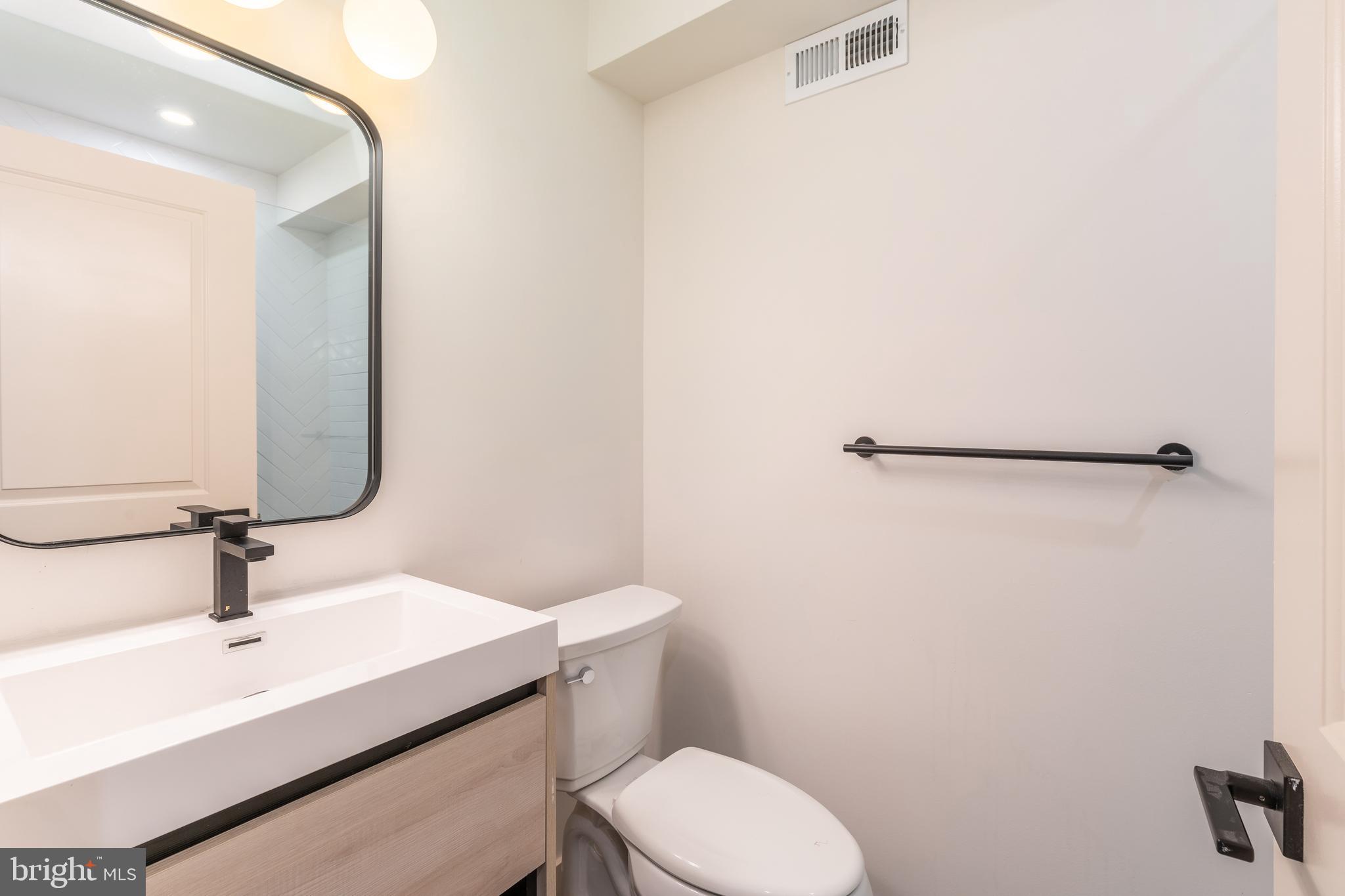 QUEEN VILLAGE - Residential Income