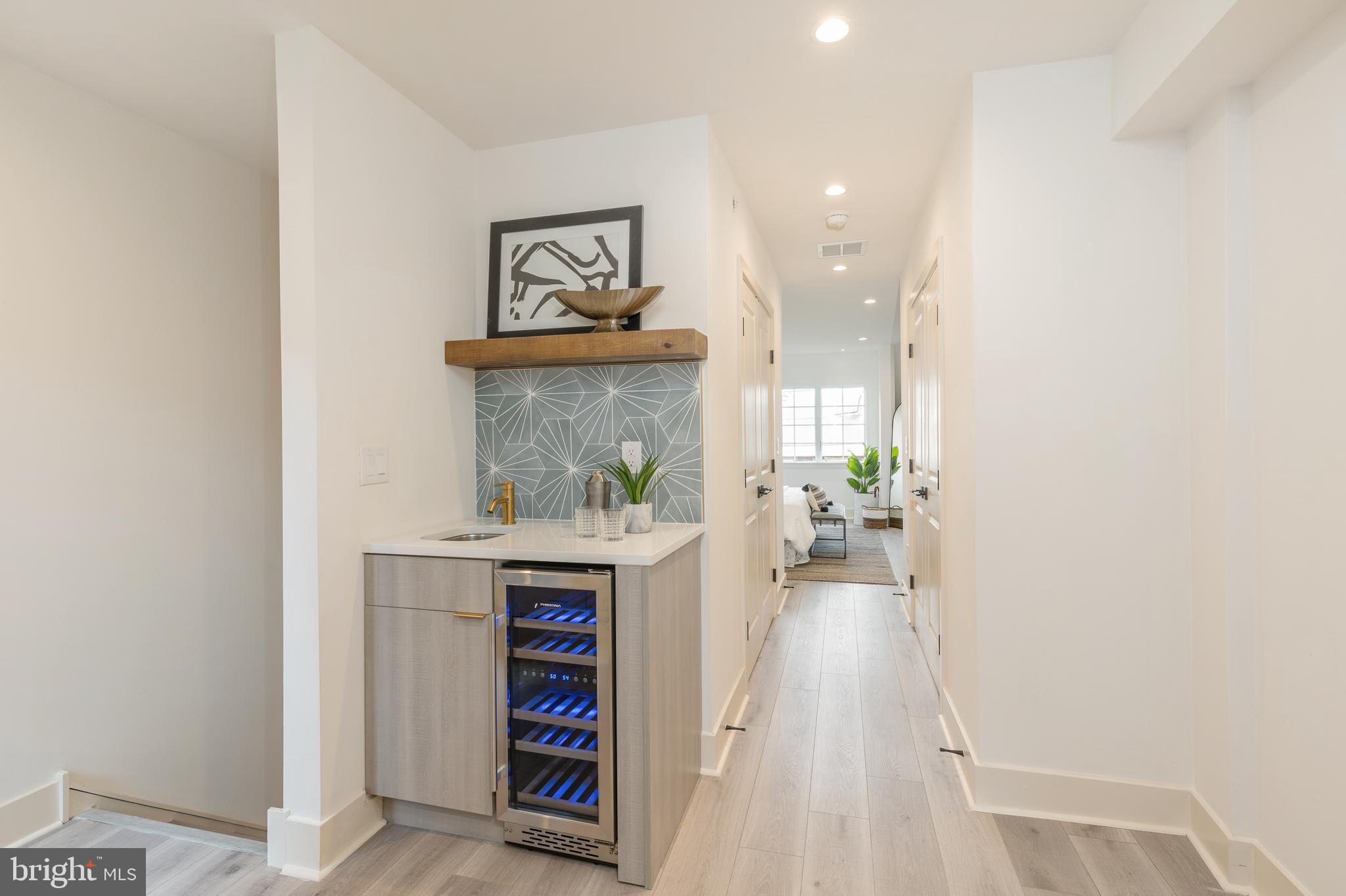 QUEEN VILLAGE - Residential Income