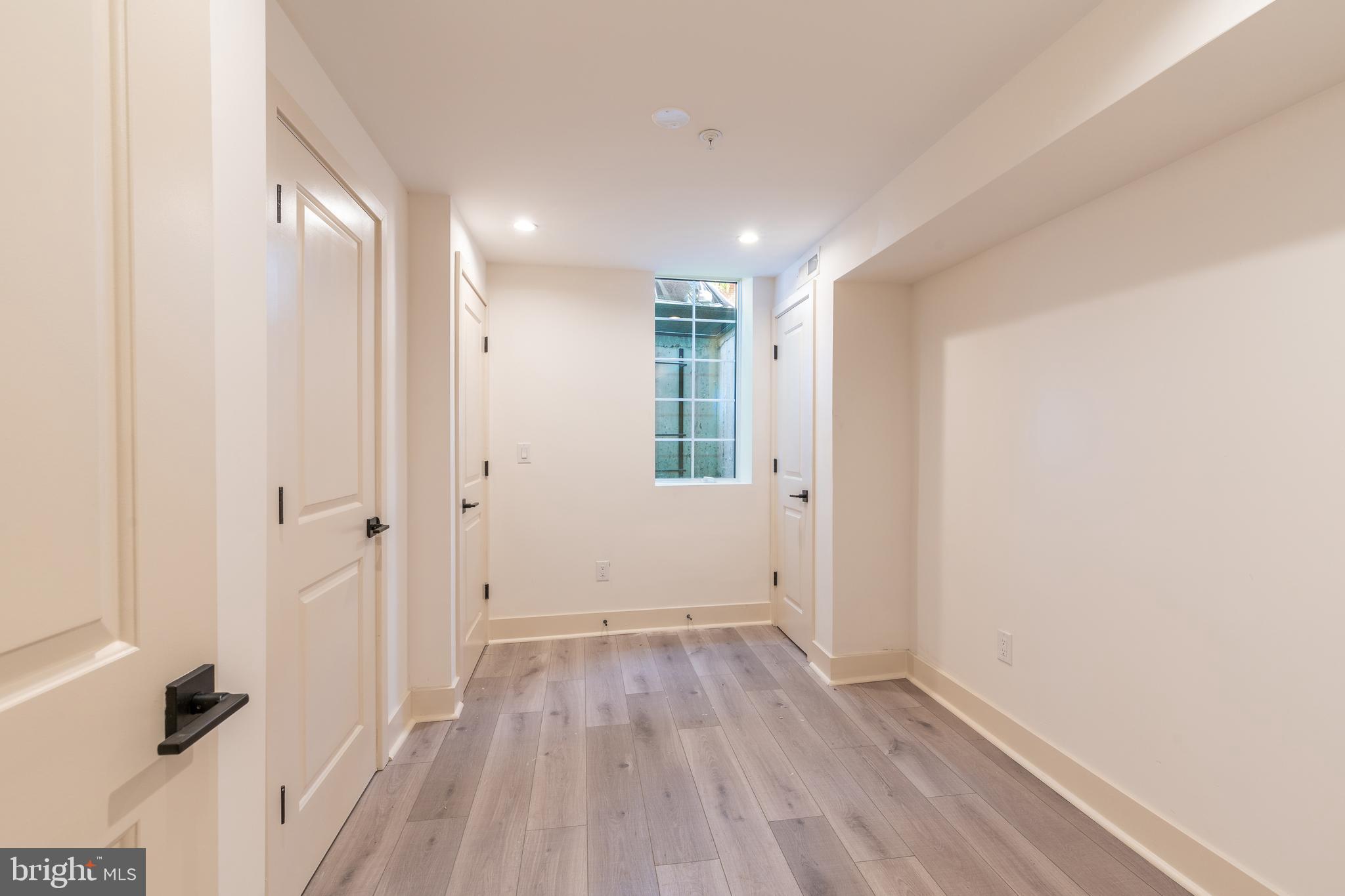 QUEEN VILLAGE - Residential Income