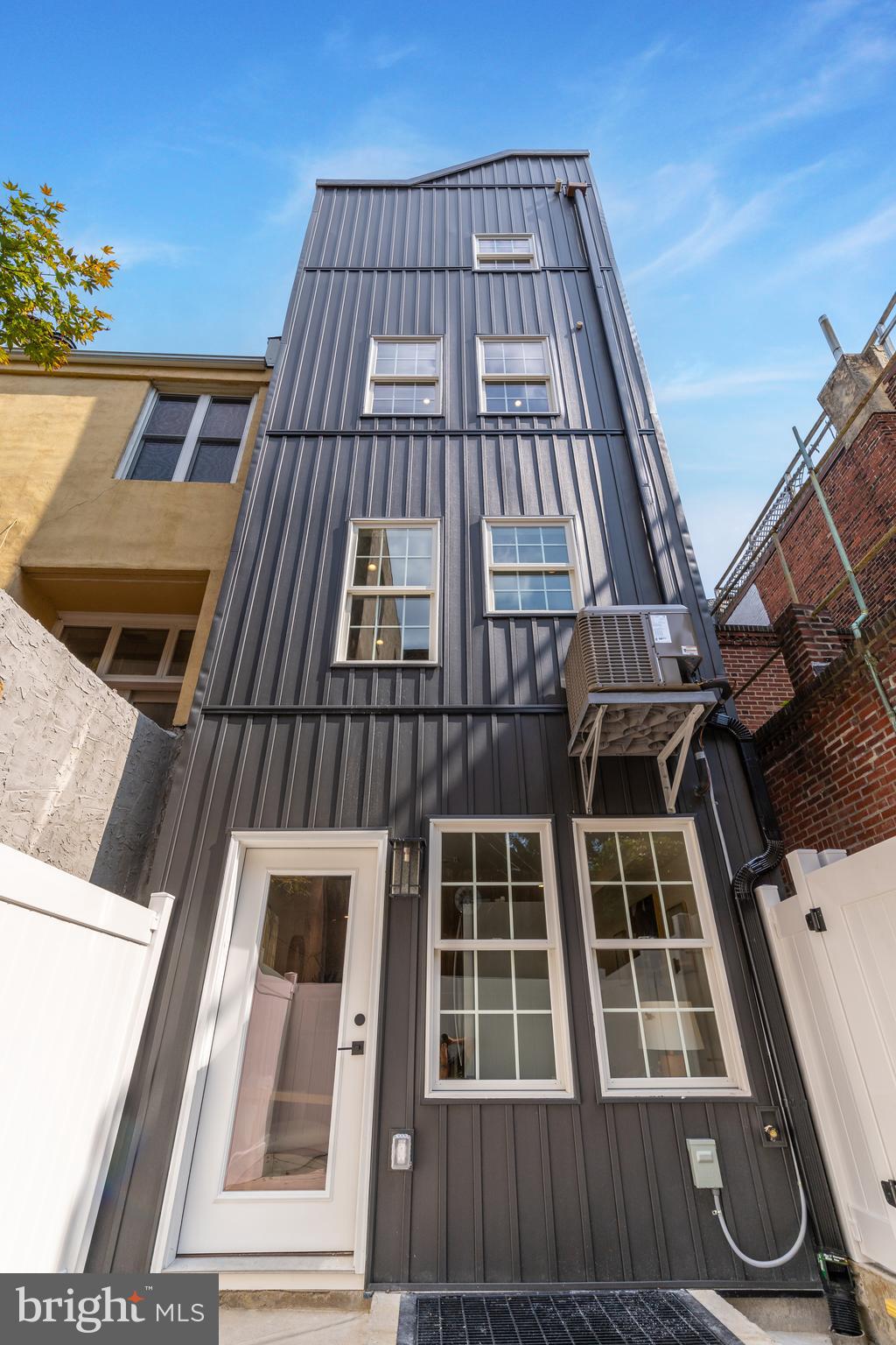 QUEEN VILLAGE - Residential Income