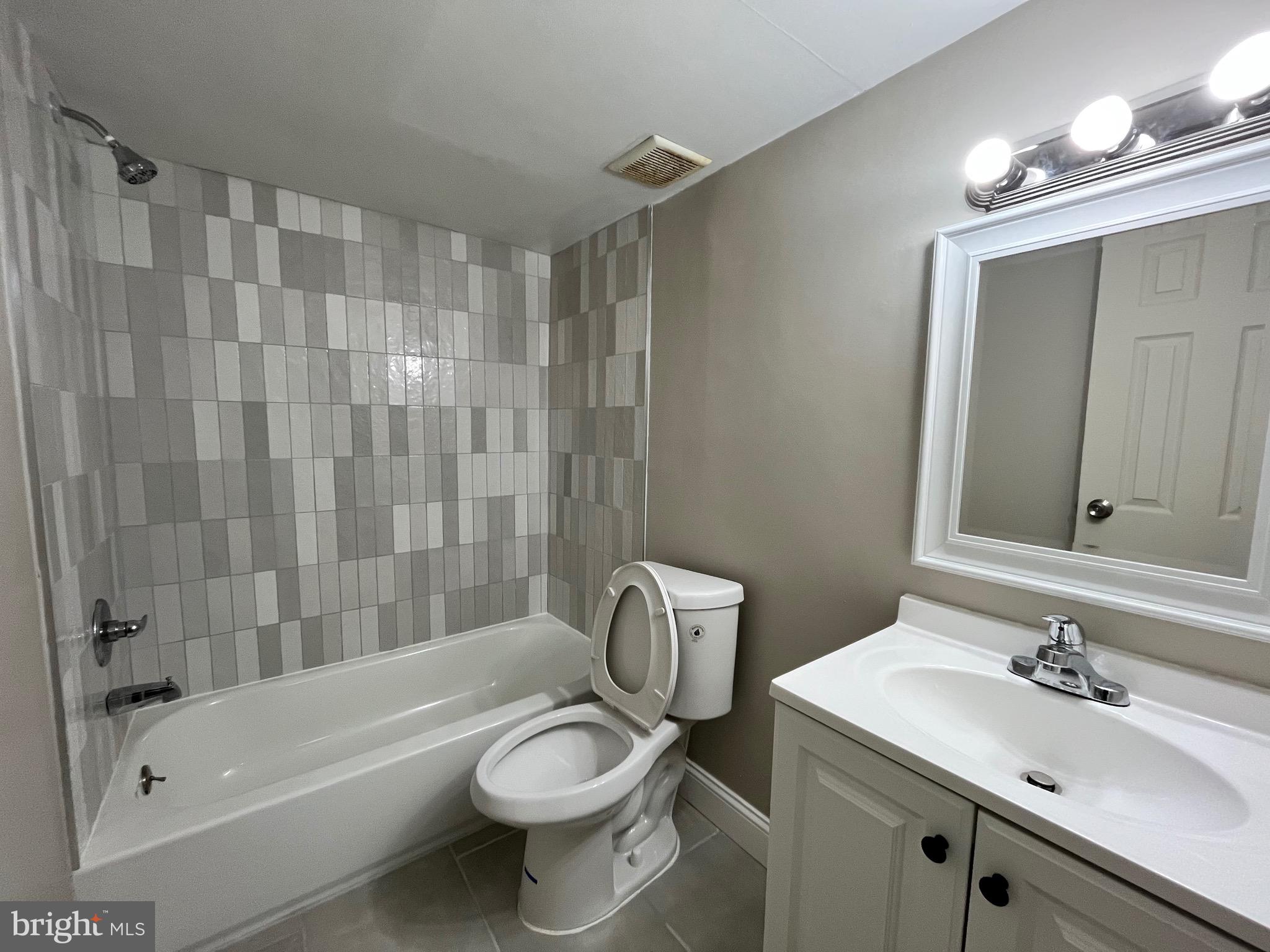 BENTLEY SQUARE - Residential