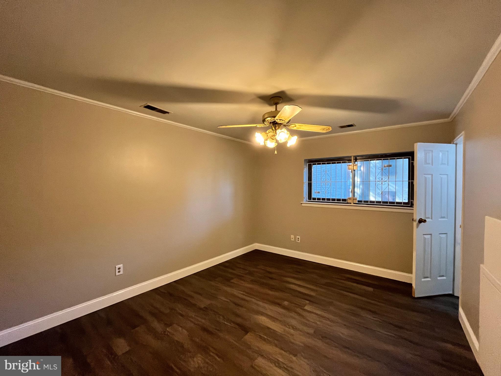 BENTLEY SQUARE - Residential