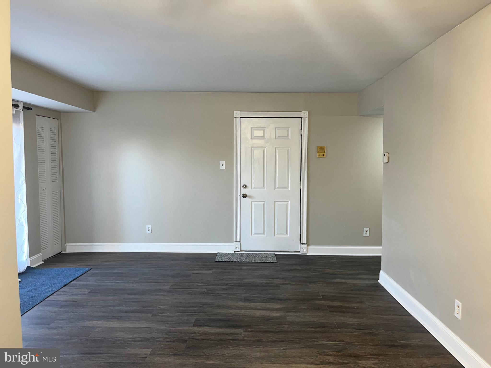 BENTLEY SQUARE - Residential