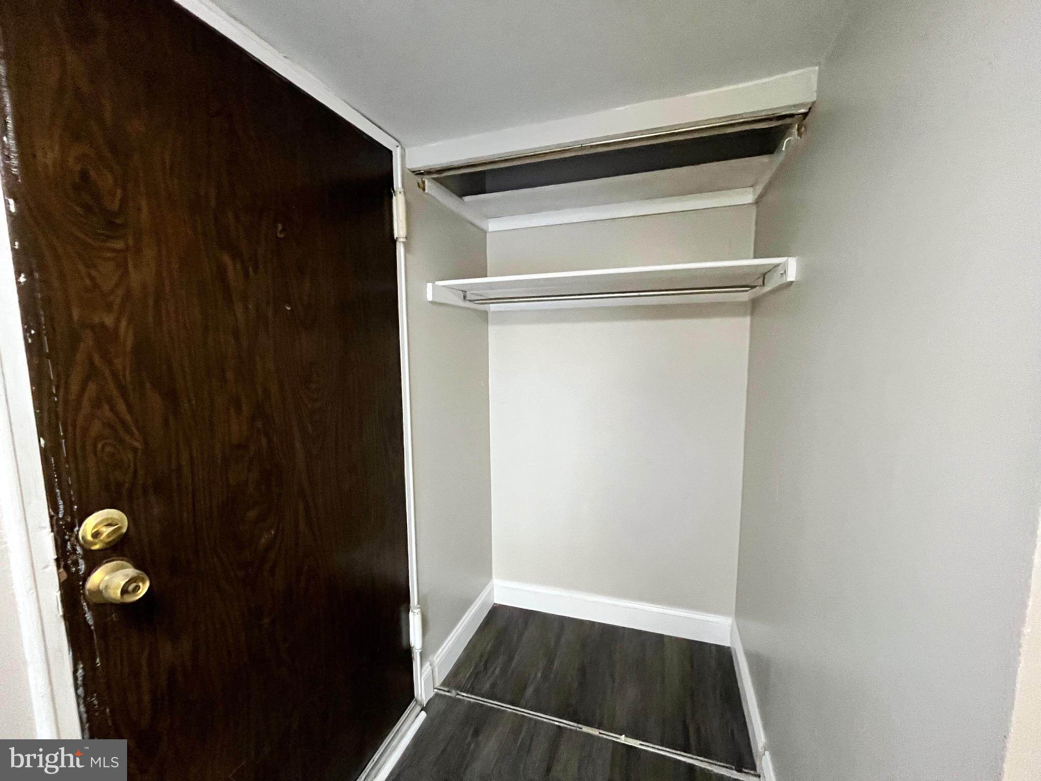 BENTLEY SQUARE - Residential