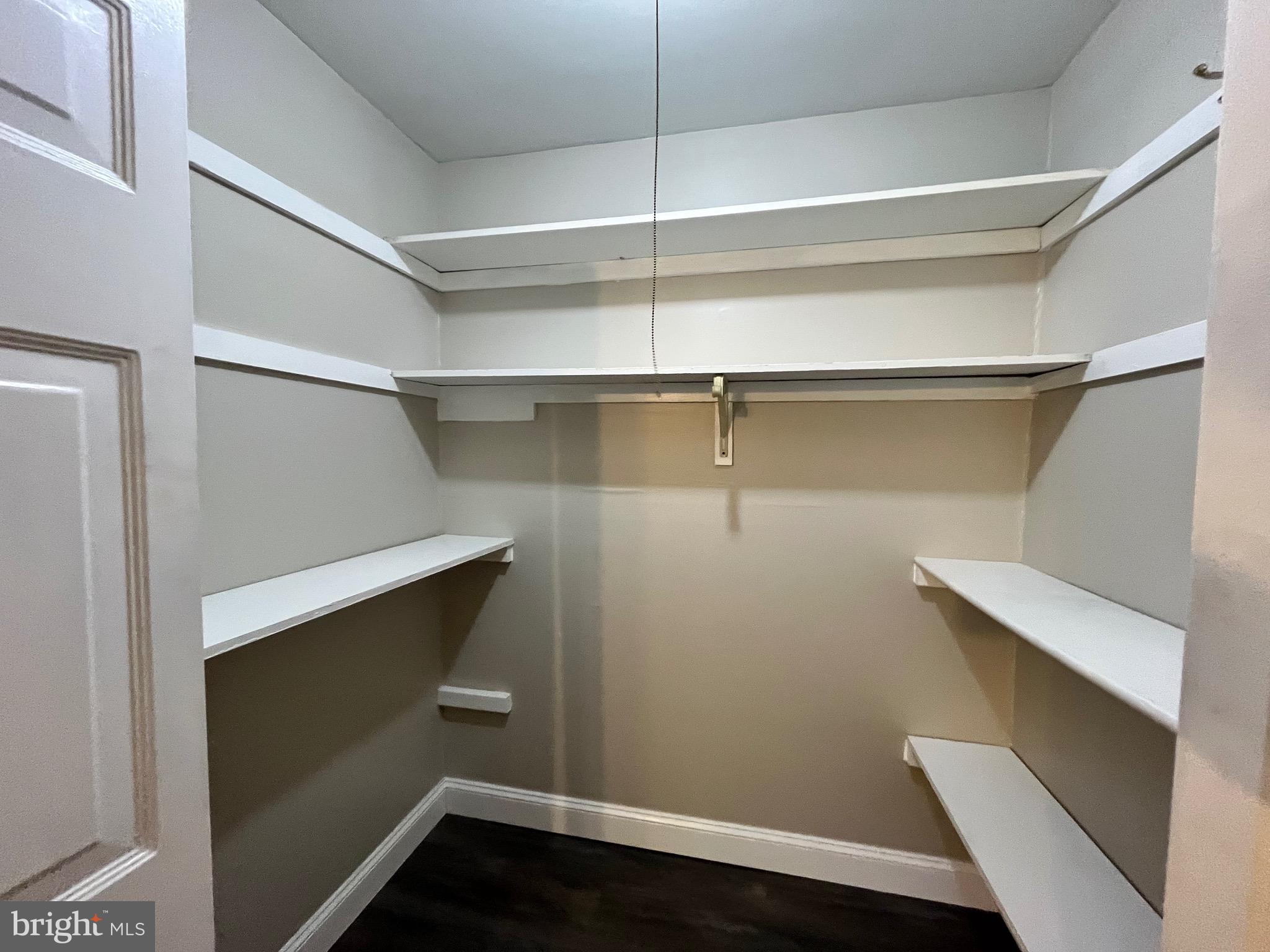 BENTLEY SQUARE - Residential