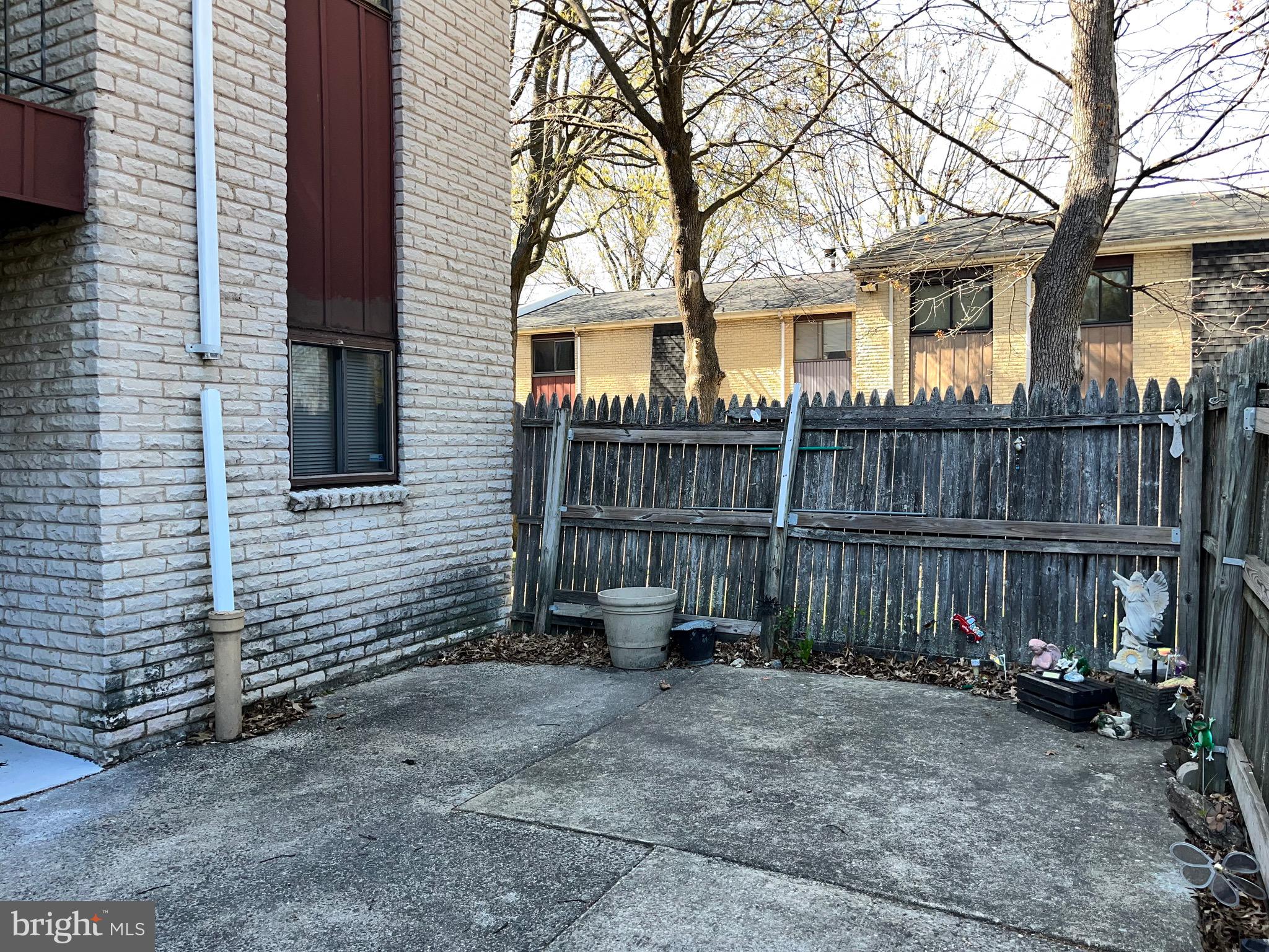 BENTLEY SQUARE - Residential