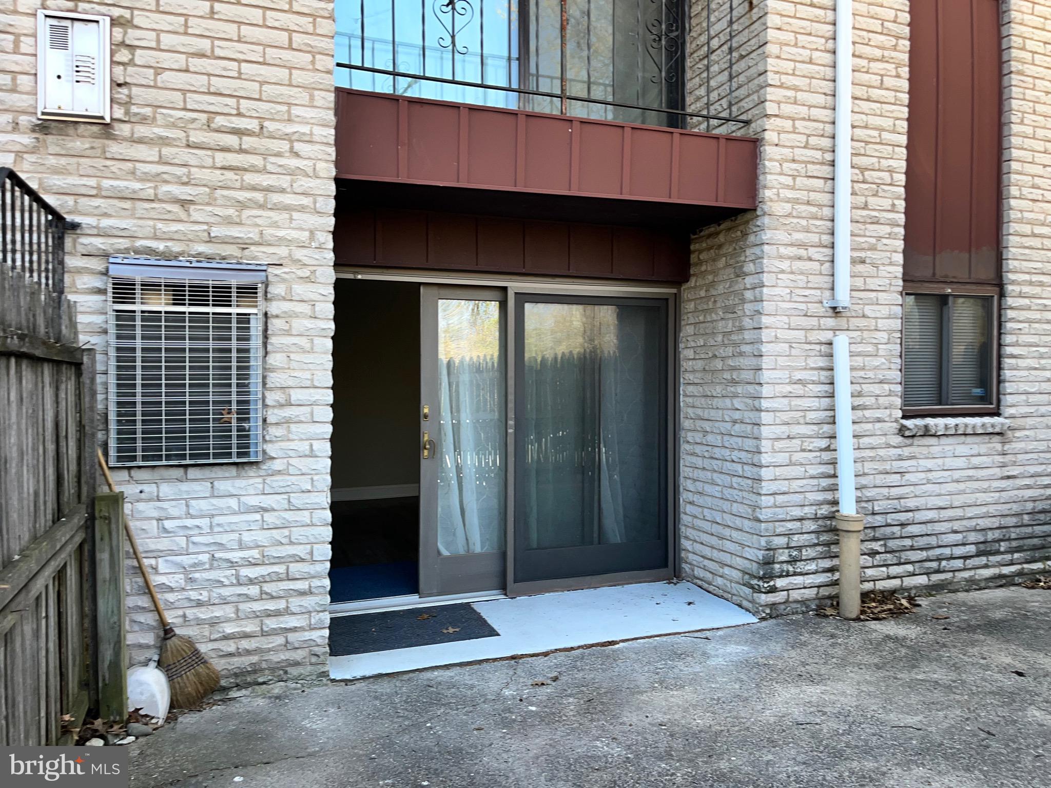 BENTLEY SQUARE - Residential