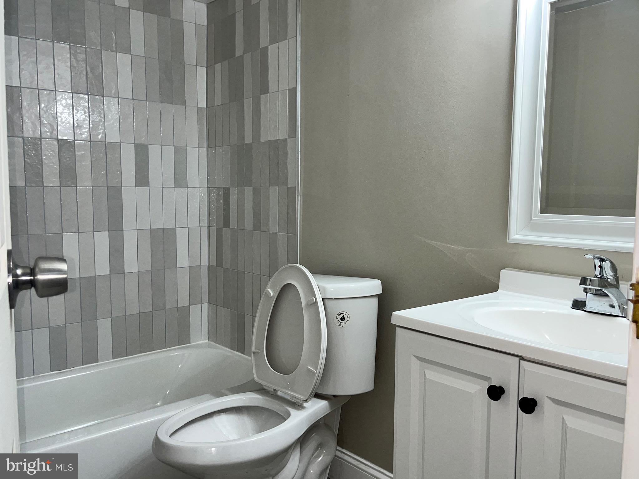 BENTLEY SQUARE - Residential