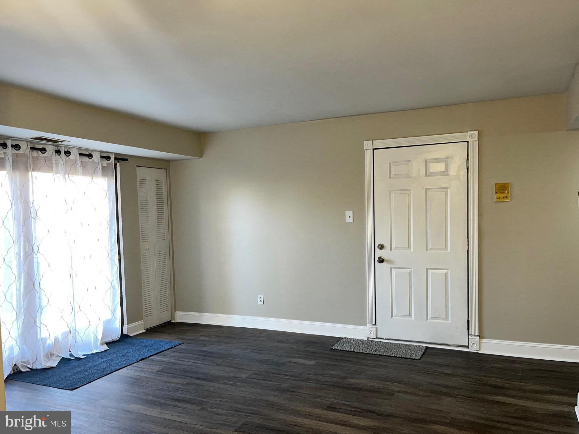 BENTLEY SQUARE - Residential