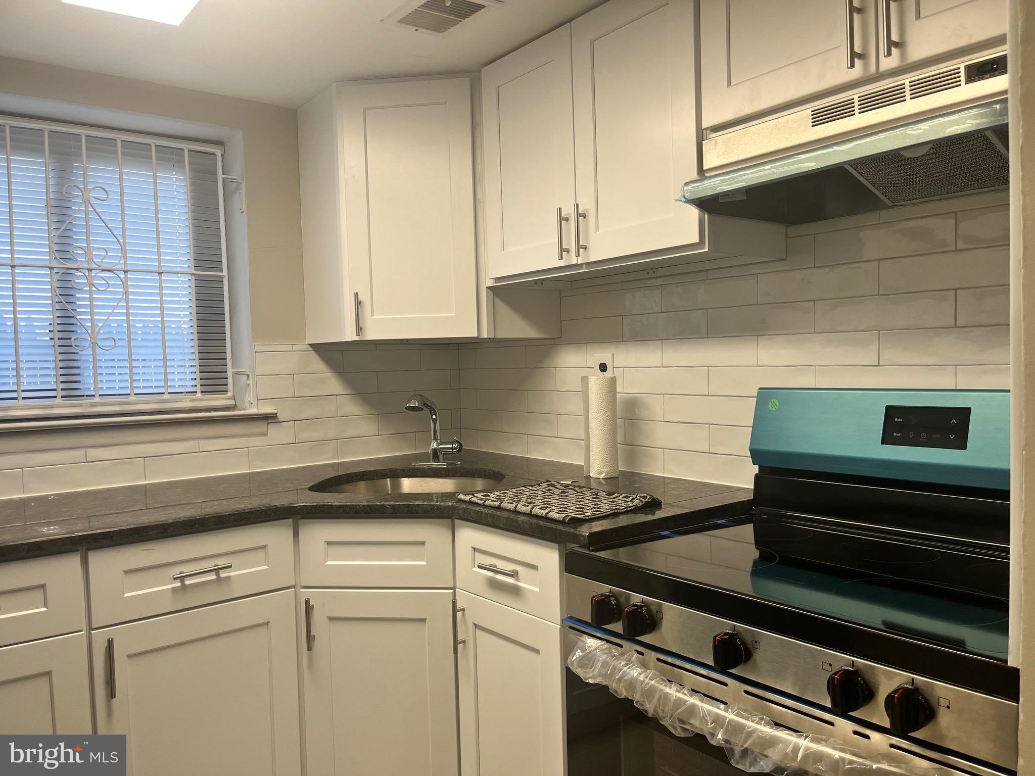 BENTLEY SQUARE - Residential