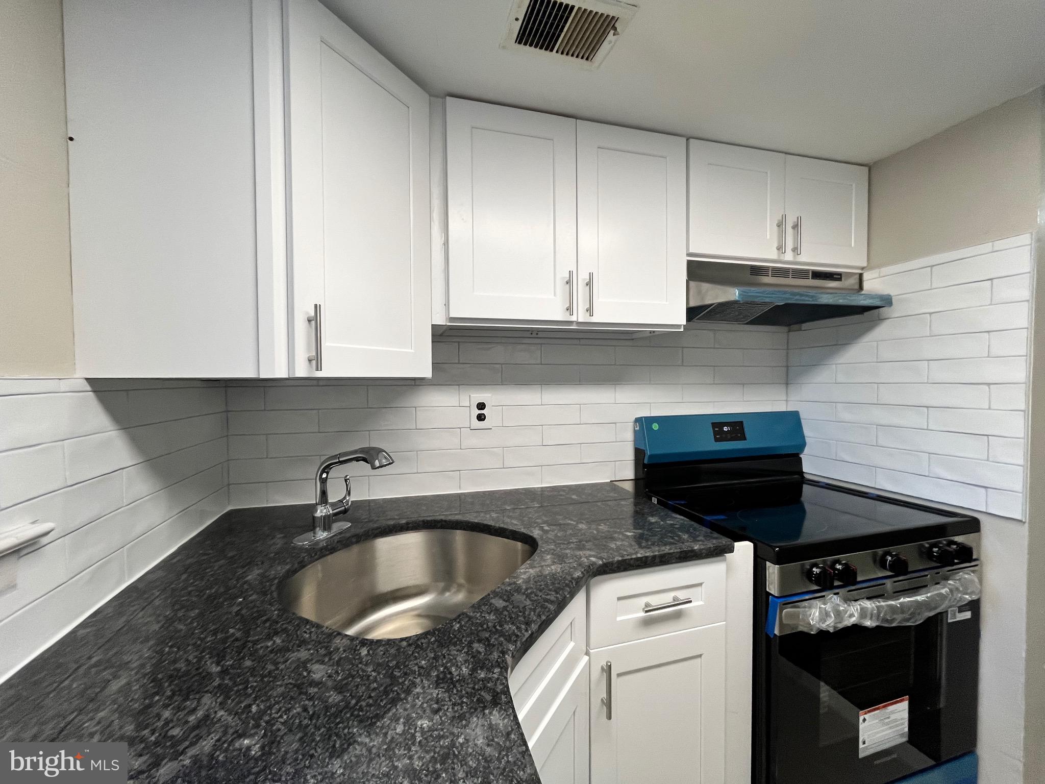 BENTLEY SQUARE - Residential