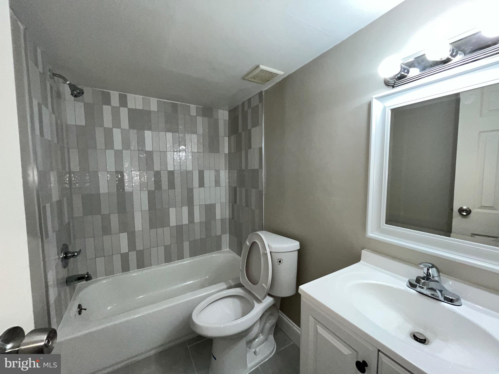 BENTLEY SQUARE - Residential