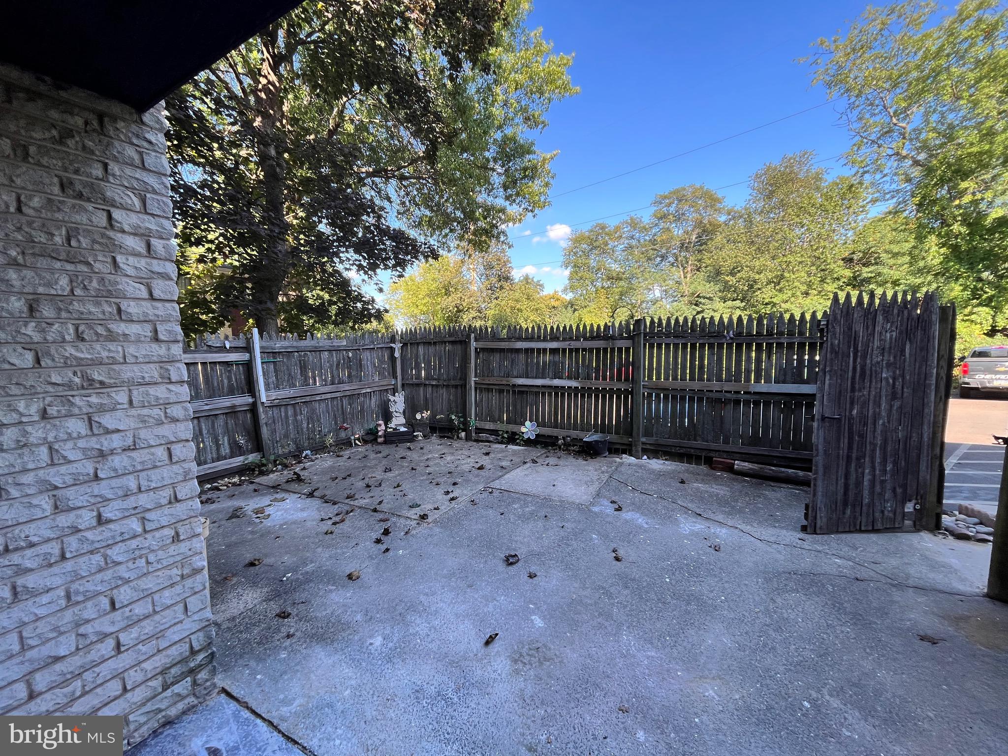 BENTLEY SQUARE - Residential