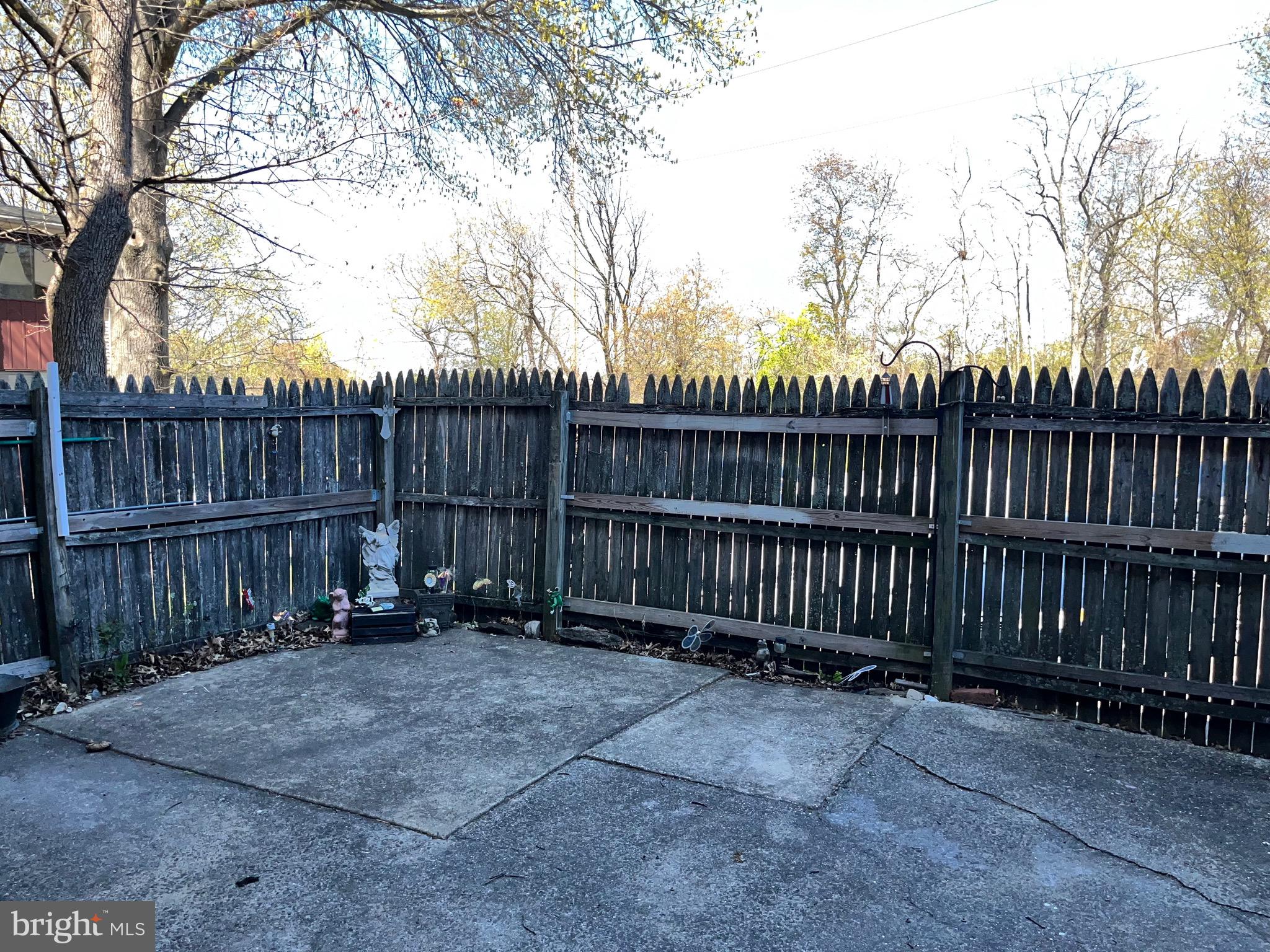 BENTLEY SQUARE - Residential