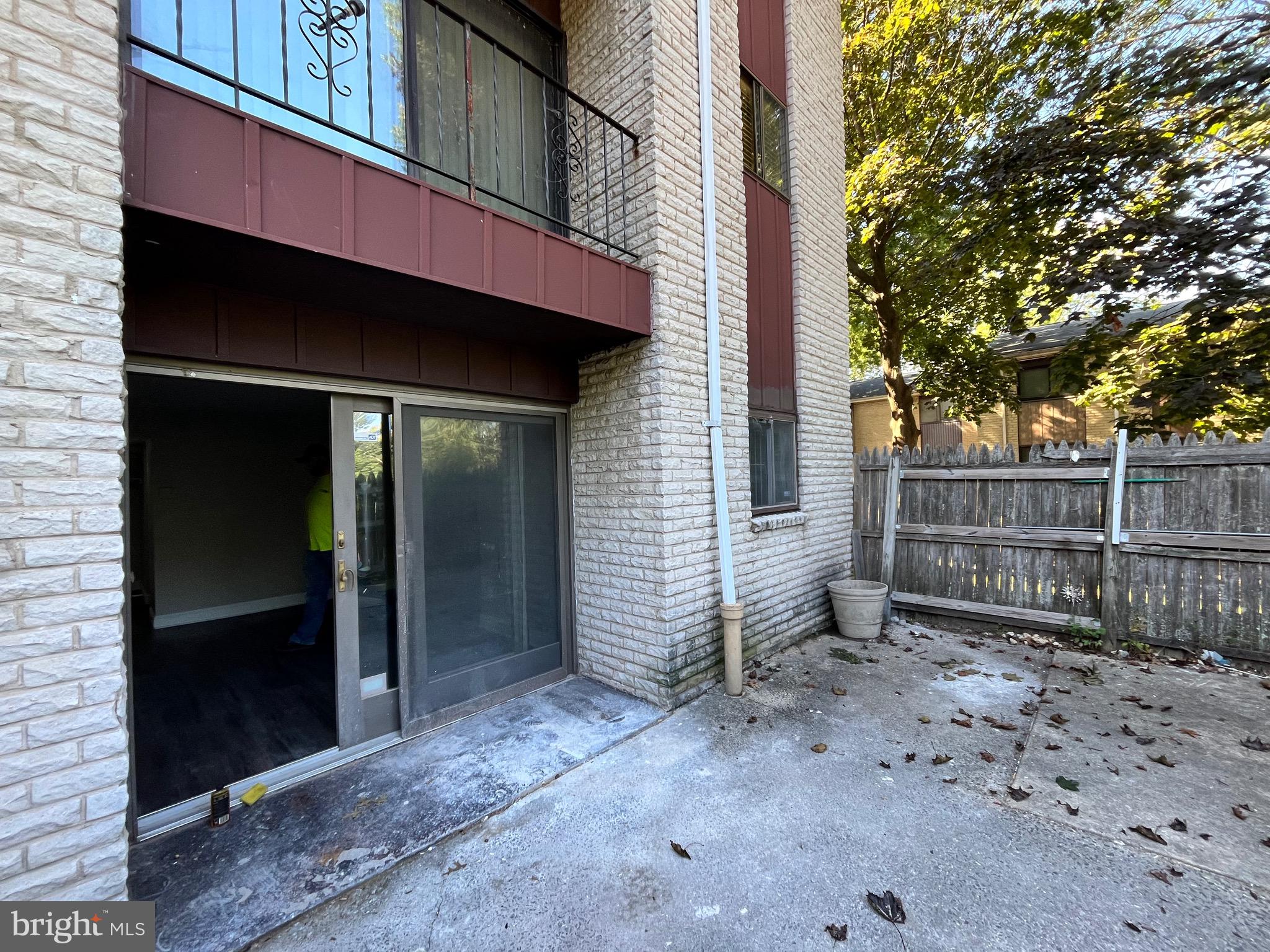 BENTLEY SQUARE - Residential