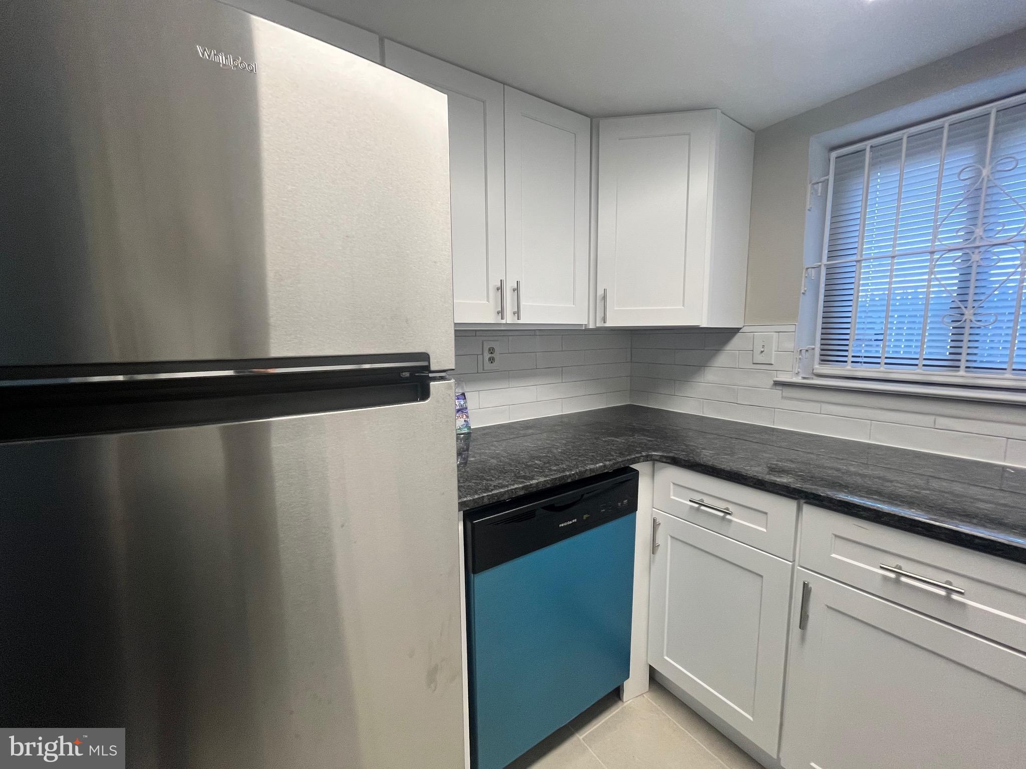 BENTLEY SQUARE - Residential