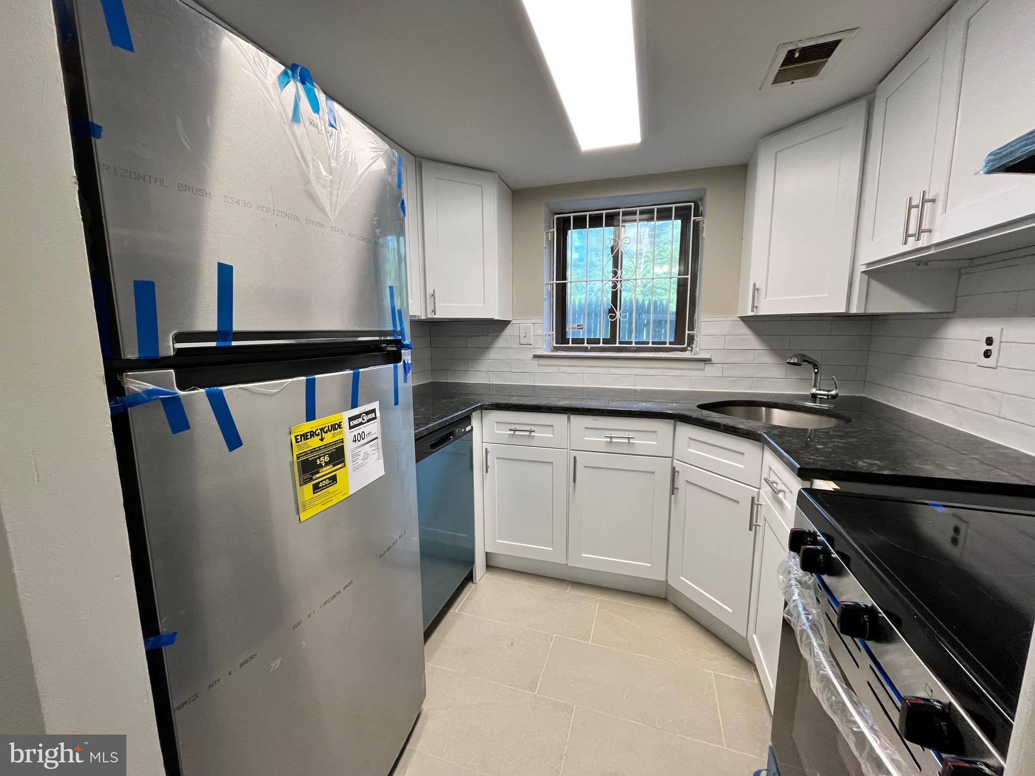 BENTLEY SQUARE - Residential