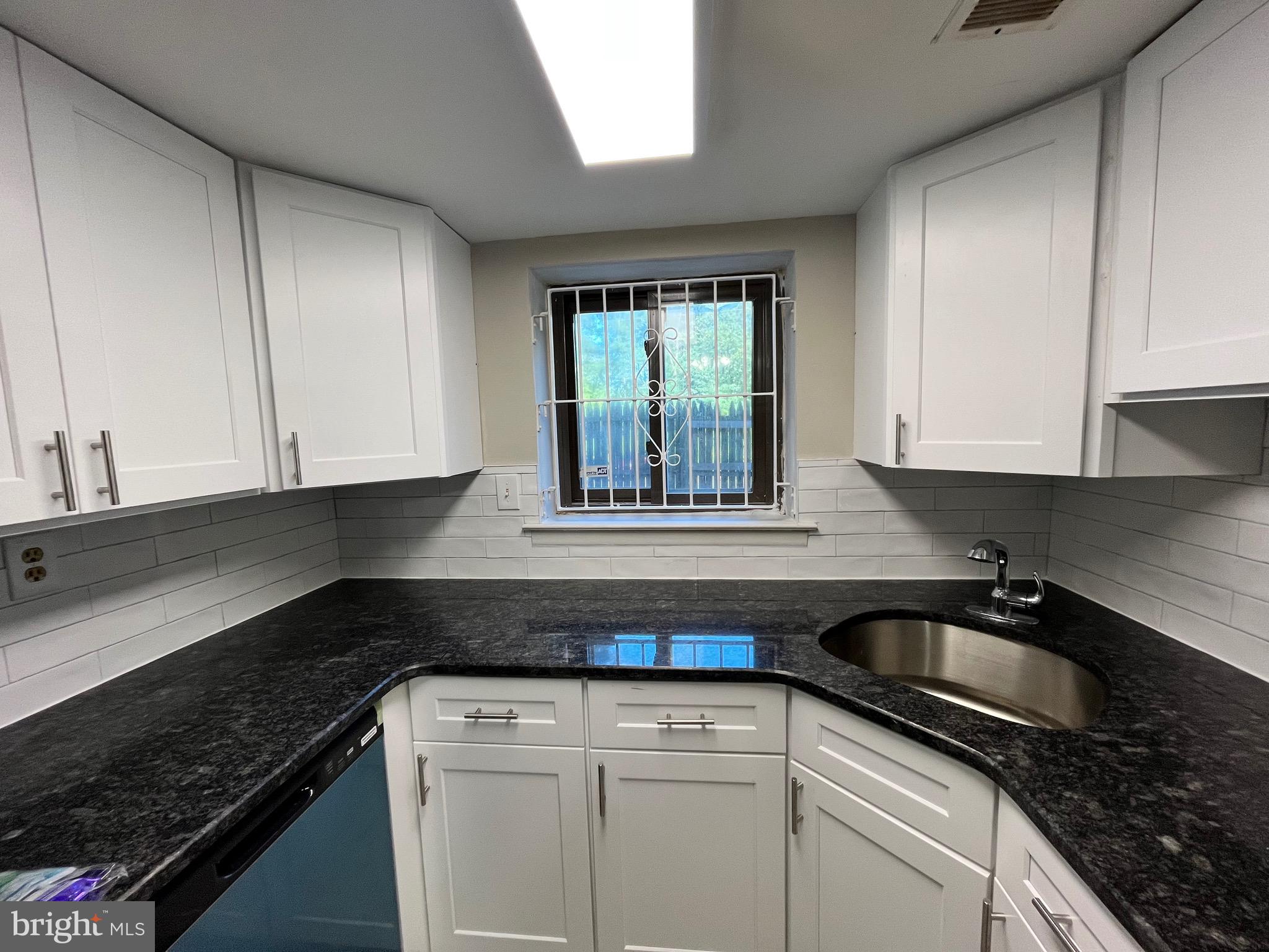 BENTLEY SQUARE - Residential