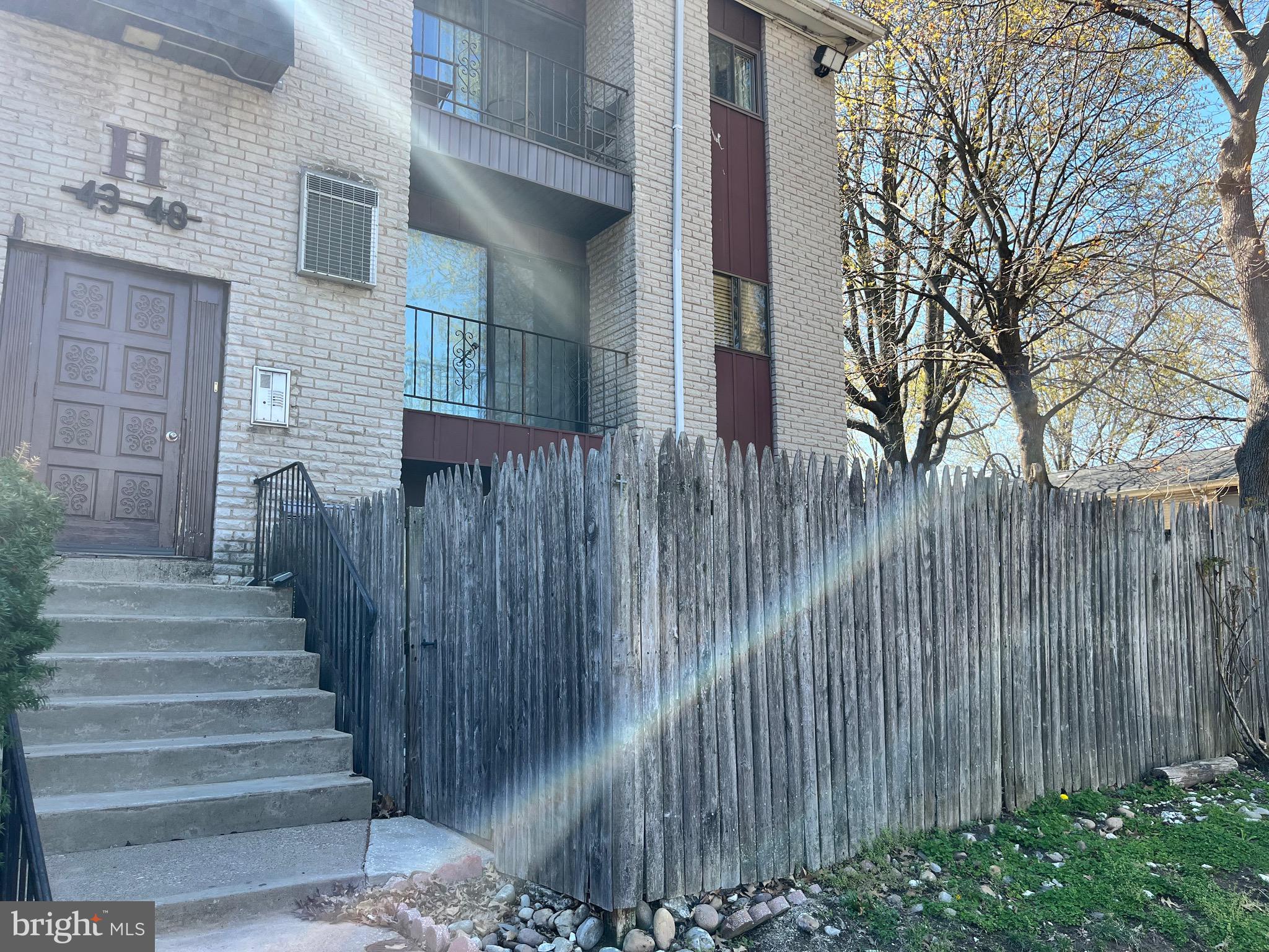 BENTLEY SQUARE - Residential