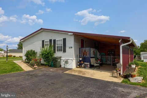 Photo of 108 FOX RUN CT, LANCASTER, PA 17603 (MLS # PALA2035392)