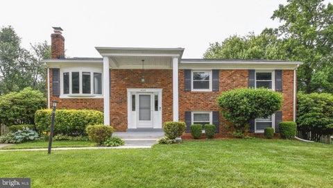 Photo of 4925 Kirkdale Drive, WOODBRIDGE, VA 22193 (MLS # VAPW2131948)