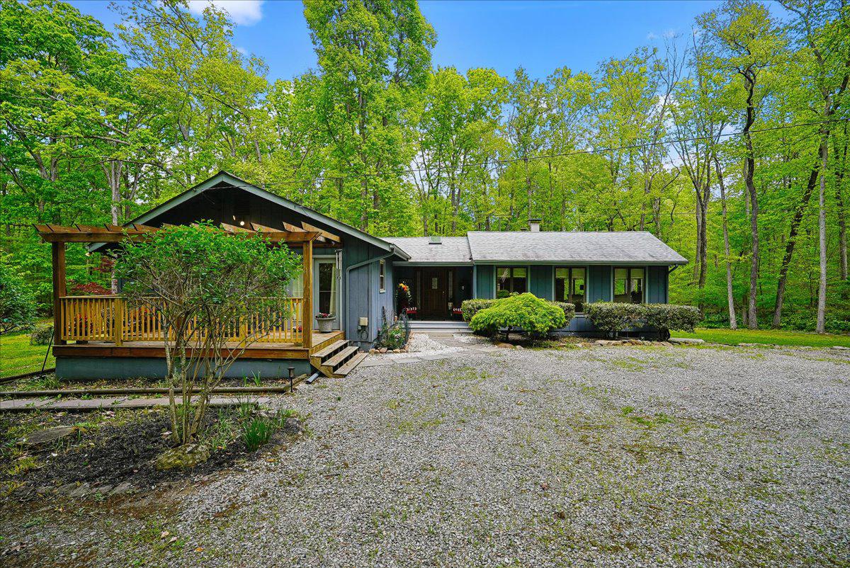 98 CLIFF LANE