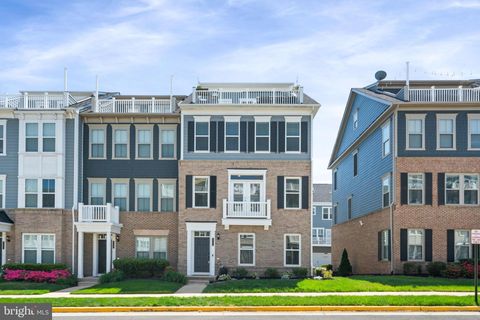 Photo of 17259 Herring Gull Lane, DUMFRIES, VA 22026 (MLS # VAPW2118572)
